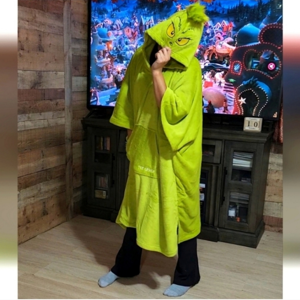Grinch Plush Blanket Hoodie